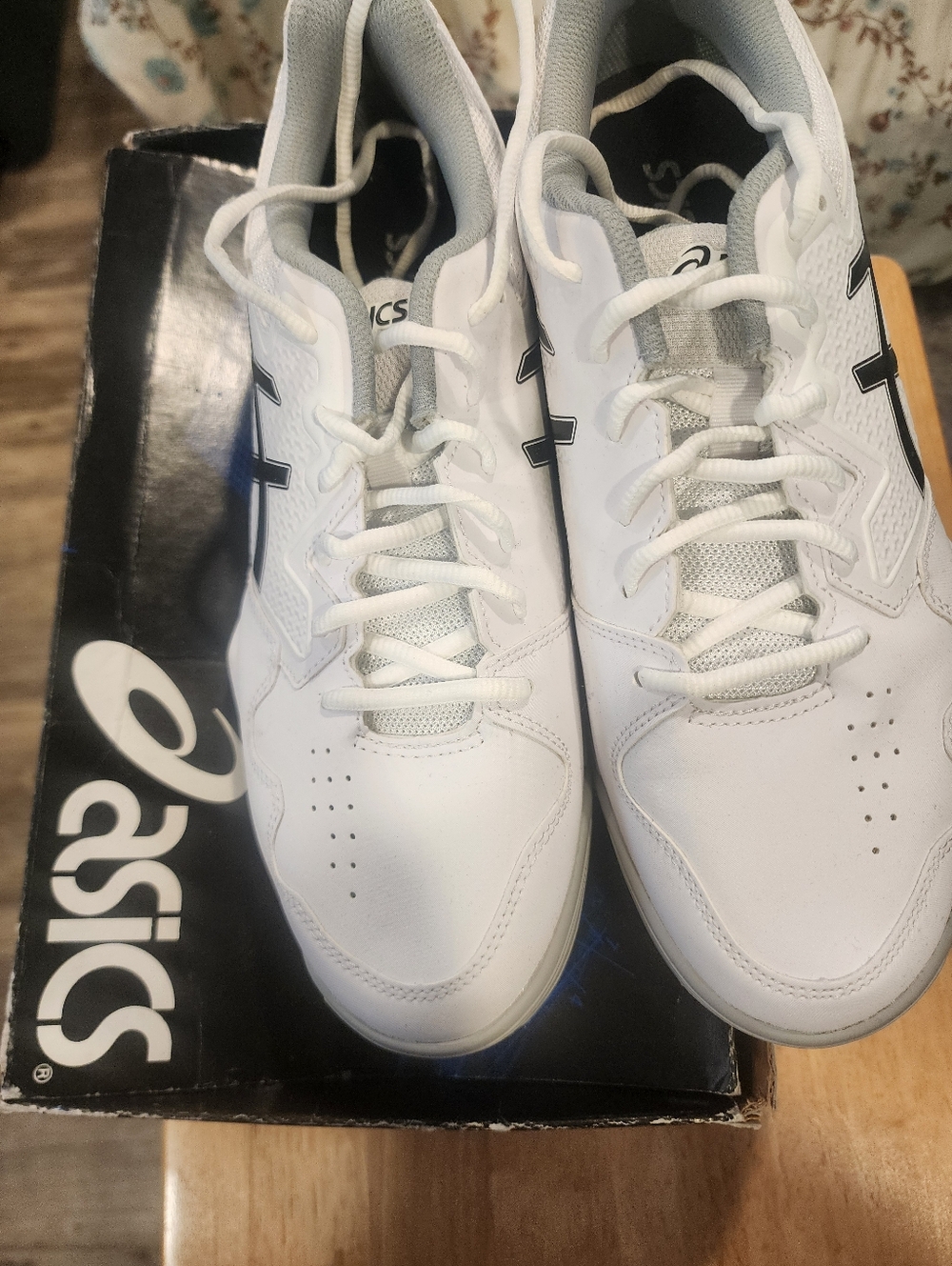 Asics Men's White Athletic Shoes with Black Logo - Picture 5 of 6